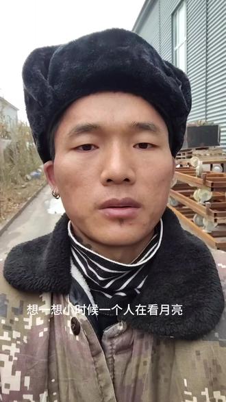 2023 年 11月22 日 今天是个好日子彝族人过年第三天我
一个人在新疆漂泊了一年了今年路太远了我没能回去过年我在新疆给彝族人拜年了我从来都没有忘记过我是个彝族人吉伍阿沙明年我希望我们一起过年今天是过年第三天最后一天一年一次过年兄弟姐妹你们能回去回家爸爸妈妈一起过年多么的幸福呀路太远了我回也回不去一个人在外面漂泊