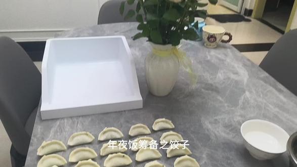#纯手工食品 #饺子 #动手自己做美食
第一次学习剪辑视频,有点瑕疵各位将就看吧……😁😁