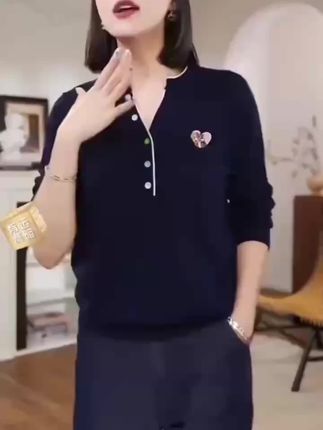 川禾织衣 早秋爱“鼠”于你V领刺绣羊毛针织打底洋气显瘦长袖羊毛衫#气质减龄#修身显瘦 #时尚百搭#高级感穿搭 #优雅气质