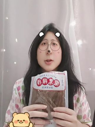 童年的笑也甜,苦也甜。童年的故事用一生也回忆不完,童年的趣事让我怀念 #小时候味道 #追剧小零食