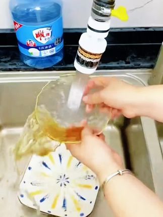 水龙头延伸过滤器超实用!通用防溅,过滤净水,360度旋转方便,厨房必备快入手了 #净水好物#水龙头延伸过滤器防溅水 #360度旋转#在抖音上买的好东西 #超便宜超划算
