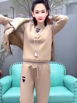 #谁穿谁好看 #减龄显瘦穿搭 #穿出自信穿出美丽 #显高显瘦显腿长 #洋气减龄