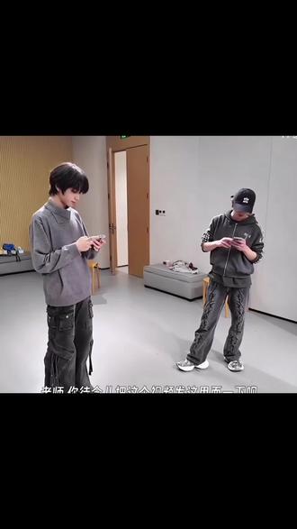 “怎么copy我”
“那又怎样~”#橹穆 #lm #271199#那又怎样