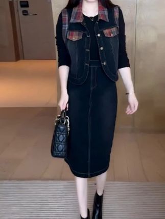 时尚套装裙女2025秋季新款洋气显瘦红格拼接牛仔马甲连衣裙两件套#洋气减龄 #穿出自己的风格 #穿出自信穿出美丽 #好看又精致#美出高级感