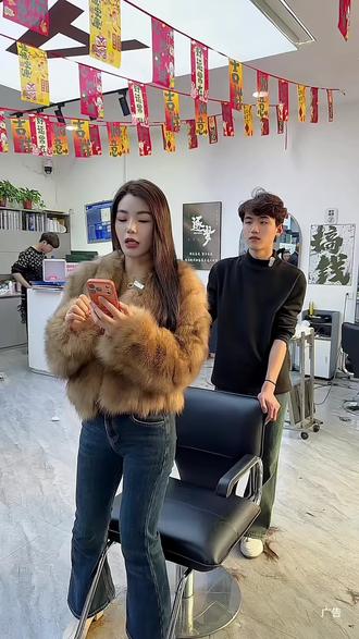 158既可以烫又可以染太划算了吧#艾伦美发 #烫发 #染发 #过年发型