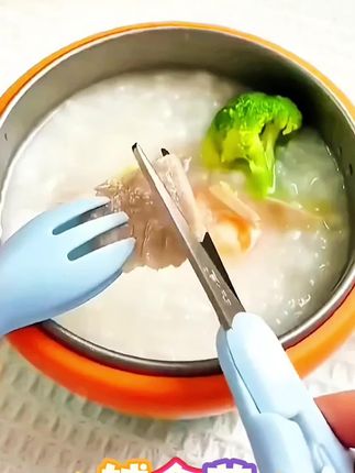 很多婆婆都是用手撕肉给宝宝吃的,这样真的很不卫生,是时候告诉他有辅食剪这样的神器了。食品级,不锈钢材质,安全卫生,不怕滋生细菌,在宝宝添加辅食阶段。剪肉、剪菜都超级方便,还可以随意控制食物大小!#新手妈妈 #辅食 #好物推荐🔥 #辅食剪 #厨房好物