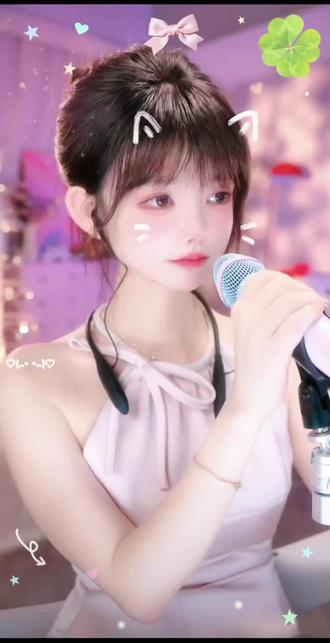 @饭思思 #饭思思 #饭思思的圈子
旋律响起,温柔满溢。深情的歌声诉说着心底的偏爱,愿每个人都能遇见属于自己的那份唯一#以饭之名 #唯一 #才艺女主播