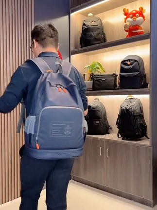 进口意大利双肩包干湿分离能折叠,方便携带,出差旅行特别能装