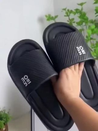 家人们!反季清仓的eva一体厚底男女拖鞋来啦,软底软面,“踩屎感”满满,防滑耐磨,舒服到不想脱。价格超便宜,简直太划算了,这羊毛不薅等啥,快冲!#居家拖鞋 #踩屎感拖鞋 #防滑耐磨 #反季清仓 ##好物推荐#