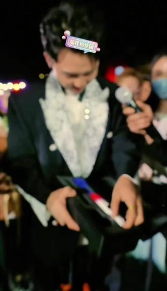 #上热门 高杰被718粉丝感动哭了,同时718粉丝也被高杰感动流泪了。@高杰⁷¹⁸29.30生日粉丝狂欢节!