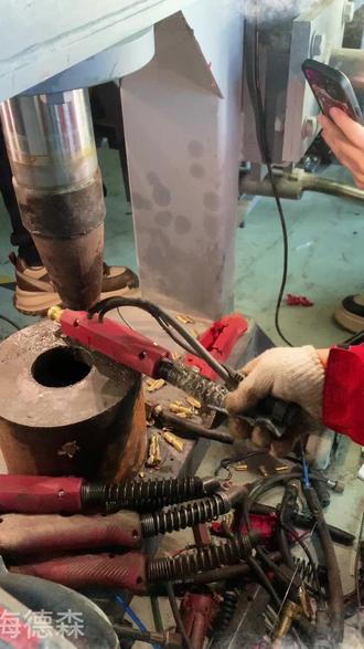 这塑料管里惊现一块黄铜#压力机 #海德森