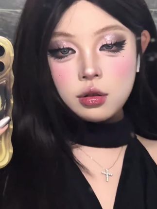 巧克力烟熏九色眼影盘大地色系哑光珠光提升气色新手学生纯欲清冷#清冷感眼影 #烟熏眼影 #粉黑截断 #眼妆分享