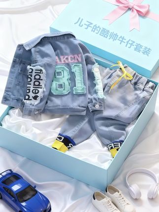 男孩子就要这样酷酷的帅帅的😎 #高品质童装 #潮童必备 #男生不出错的秋季穿搭指南 #早秋贵气感穿搭 #男童穿搭 @抖加🔥上热门🔥dou+🔥热点宝