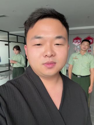 我们退伍军人发的作品,你们如果不喜欢看可以划过,不要胡乱喷,我们曾经拼命保护你们为你们赴汤蹈火,不求回报,你们还要胡乱喷,你们还有良知吗?请尊重中国军人#退伍不褪色 #老兵#保家卫国#若有战召必回战必胜