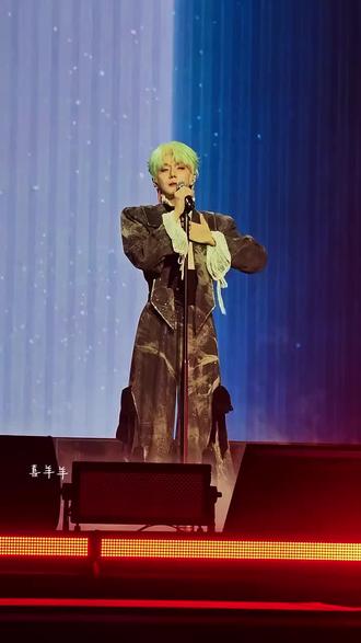 普普的《笑忘书》《山楂花》高清版来啦 #郝熠然 #香港演唱会 #演唱会现场 #这舞台谁顶得住啊 #帅爆了