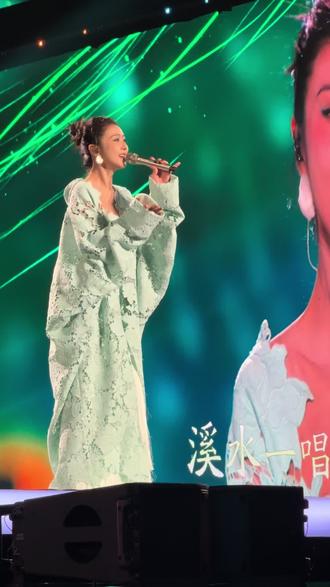 薛凯琪真的太漂亮,声音好听,好温柔忒美了#薛凯琪#盐城演唱会