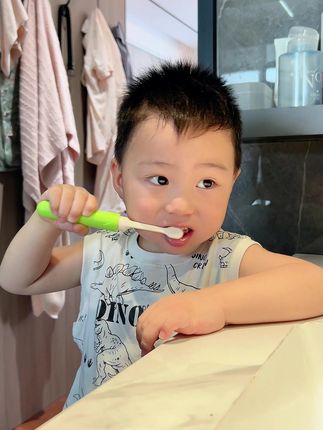 旅行牙刷总发霉?咱这款收纳盒有排气孔 、导流管、通风舱,积水秒排,抑菌 80%,宝宝用着放心~#儿童牙刷 #宝宝牙刷推荐 #便携牙刷