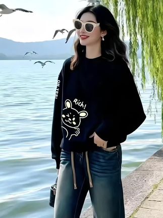 #女装穿搭 #春秋穿搭 #被秋日氛围感穿搭拿捏了 #韩版圆领休闲宽松卫衣#卫衣