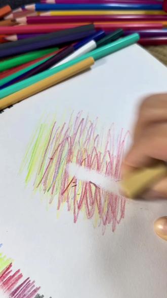 橡皮可擦的彩铅,家里有小学生的一定要备一些,再也不担心墙上乱涂乱画了,手抄报画错了也能轻松擦掉#彩色铅笔 #绘画专用彩色铅笔 #选铅笔 #文具 #学习用品