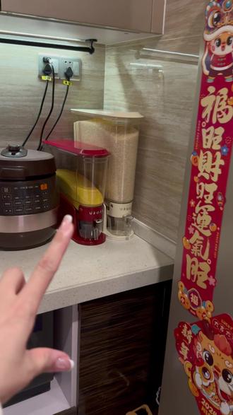 简约按压米桶,放在厨房像软装,密封防潮防虫,实用又好看,做饭都有好心情~#高颜值米桶#按压储米箱 #米桶#橱明星