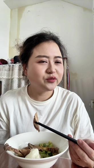 减肥打卡第29天,今天是高蛋白的一天 姐妹们,你们昨天吃多了会不会有点难受呀!今天就有点吃不下,所以我今天控制控制##减肥打卡 #自律