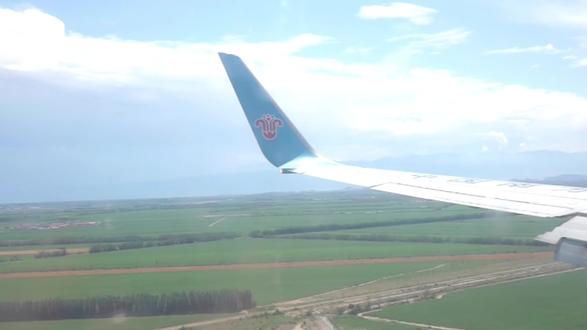 #中国南方航空#南方航空 #民航 #南航为了让大家知道如何坐飞机去新疆旅行,这次我们特意咨询了南航武汉分公司的专业人员,这是vlog,具体内容下一条视频见@中国南方航空