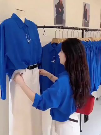 克莱因蓝色衬衫女经典长袖外套港风春秋季叠穿内搭纯棉衬衣百搭#长袖衬衫 #蓝色衬衫 #港风衬衫 #氛围感穿搭 #谁穿谁好看