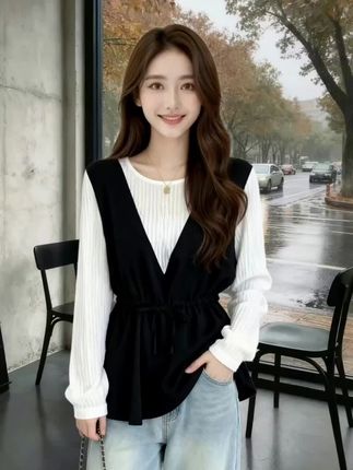 2025秋季的胖美美,这件假两件衬衫藏着高级感小心机。V领设计拉长颈线,修饰脸型显洋气,收腰剪裁悄悄勾勒曲线,显瘦不紧绷,假两件版型自带层次,省去搭配烦恼。 大码版型对身材超包容,穿得自在无束缚,长袖长度适配秋凉,面料挺括有质感,单穿是通勤范儿,搭T恤叠层次更出彩。配牛仔裤显休闲,搭半身裙添优雅,轻松穿出不费力的高级感。 胖美美也能轻松驾驭的显瘦款,让秋季穿搭既有精致格调,又不失舒适与自信,实穿又亮眼的上衣之选。#时尚穿搭时尚穿搭时尚 #女装穿搭 #优雅气质 #气质仙女裙穿搭 #好身材好气质
