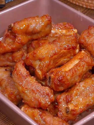 #排骨 孩子爱吃这个蒜香排骨,我家冰箱都囤着这个半成品,下锅炸一下蒜香浓郁肉质鲜嫩特别好吃##美食分享一下 #无肉不欢 #美食 #排骨