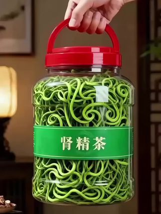 兄弟们冲啊! 这款源自长白山深山,手工挑选,干净无杂,确保每一片茶叶都根翠绿、色泽鲜亮。它的茶汤透亮,散发甜草香味,泡开后孢子为亮黄色,适合日常饮用,无论是在工作时还是休息时,都可以享受到它带来的舒适。喜欢的家人们赶紧冲~#茶生活 #大数据推荐给有需要的人#这茶不错#大哥的茶 #肾精茶