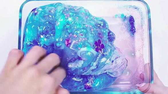 儿童手工动画:今天我们来制作一个新的史莱姆玩具吧! #史莱姆 #儿童手工 #儿童动画 #橡皮泥 #减压