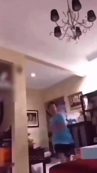 #爱衣艺 #爱衣艺女装 #搭配 #ootd #女装搭配 如果人生要碰壁 那我希望是人民币 早上10点 来直播间 我来给大家省人民币啦