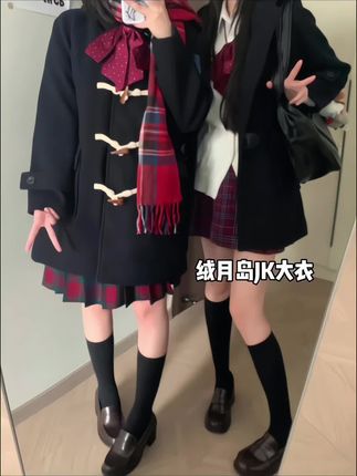 啊啊啊!降温后穿穿出门被问爆链接🔗的JK牛角扣大衣绝了! 连帽设计包裹感好强,日漫氛围感十足,百搭不同JK制服,拍照📸嘎嘎出片!#jk #JK日常 #大衣 #小个子 #学院风穿搭