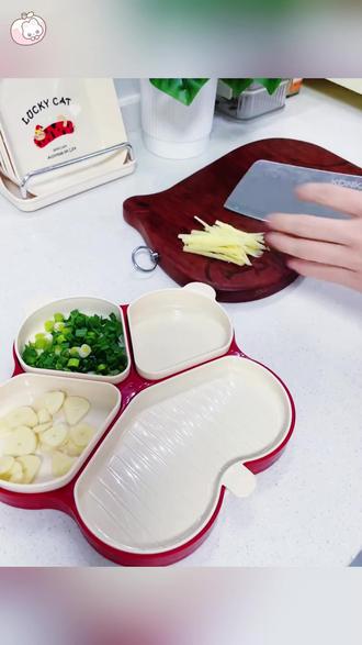 家用厨房必备多功能壁挂配菜盘,实用神器!
#家用备菜盘 #备菜好物 #配菜盘推荐 #壁挂式设计 #多功能味碟