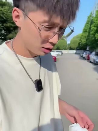 左分之右超薄隐形船袜,穿上像没穿一样轻盈,搭配浅口鞋完全不露痕迹。关键是防滑不掉跟,给足夏日穿搭安全感!#袜子 #袜子推荐 #穿搭 #袜子分享 #左分之右袜子