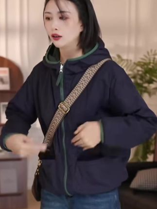 2025年休闲秋冬季新款双面穿百搭简约连帽加绒上衣防风外套女潮#防风外套 #连帽上衣 #加绒上衣 #秋冬新款外套
