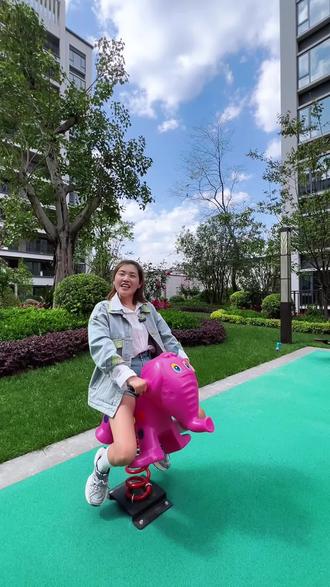 3月22号北辰雅苑二期正式开售!四季有花看,还有健康跑道。下楼啥都有,菜市场、庆来公园、学校、饭店都在几步路范围内,这才是市中心该有的方便。#巨人北辰雅苑 #纯板式电梯洋房 #弥勒房产 #弥勒 #逛得一手好吃弥勒吃喝玩乐攻略