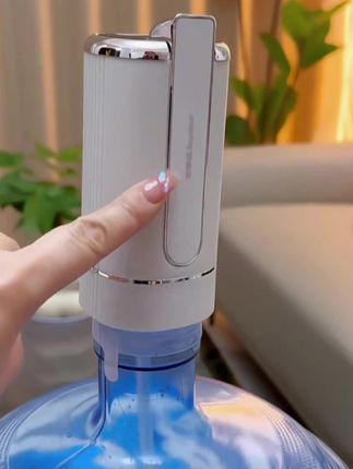 别再傻傻费力手按传统抽水器!现在大家都用这款无线电动抽水器