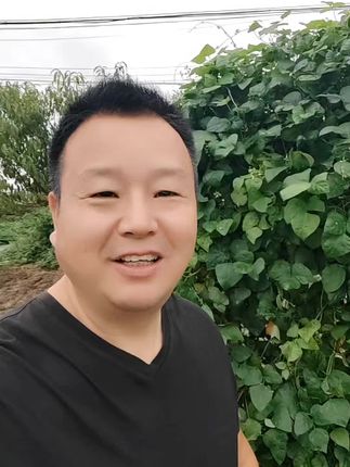 小时候父母陪着我们慢慢长大,在父母晚年的时候我们陪着他们慢慢变老。#农村生活#农村美食