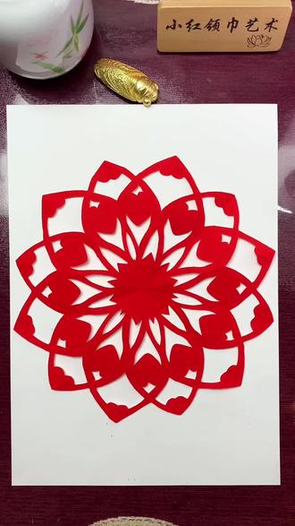 #创作灵感 窗花窗花剪一个!!!谁来跟我一起剪?😄#手工 #剪窗花手工 #亲子互动 #新年快乐