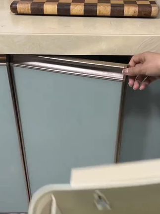 这个可以挂在橱柜门上的折叠垃圾桶,我们摘菜削皮再也不用弯腰了#厨房好物 #壁挂式垃圾桶 #好物推荐🔥 #好物安利 #好东西一起分享
