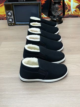 如果爸爸冬天怕冻脚还不喜欢系鞋带,那有这双鞋子就够了,内里加绒保暖,一脚蹬穿脱方便。#加绒加厚 #防滑耐磨