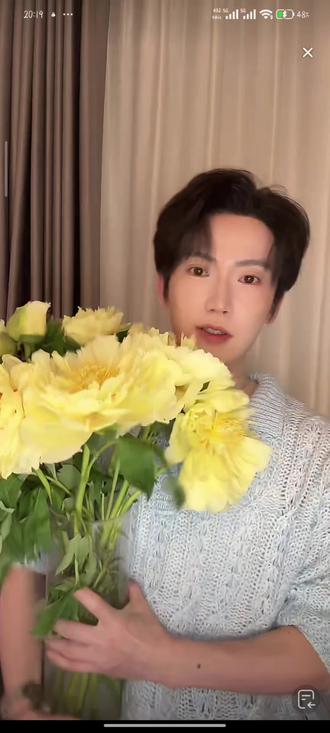 肖肖说蜜雪和正新鸡排都要租他的锁骨,要在他的锁骨上开店,给我笑完了🤣🤣🤣#肖肖主持人 #有趣的灵魂 #颜值与实力并存 #分享有趣的视频 #活力充沛心情满酚