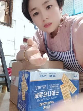 先推苏打饼干,适合高糖人群,饼干还是不错的,透酥