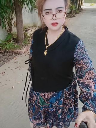 朋友们祝福每天都是幸福快乐的