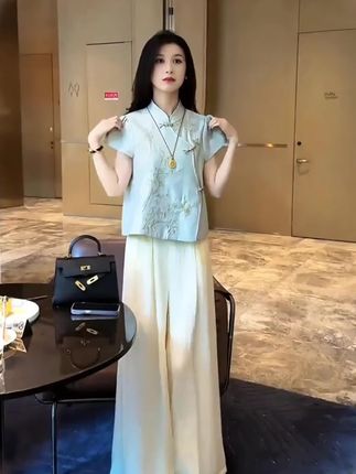 #新中式穿搭#时尚减龄套装#显瘦遮肉#气质穿搭#高级感穿搭 @DOU+小助手 @巨量千川