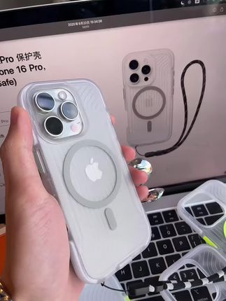 新款挂绳磁吸壳,华强北直接把价格打下来了!手感超级棒!颜值手感双在线!真的是质感满满.#这个手机壳真的长在我心巴上了 #快分享给你的好友 #数码科技 #手机壳推荐