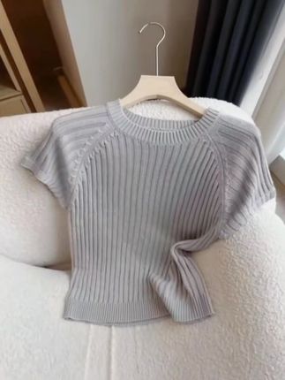 #针织短袖 #面料柔软舒适 #多色可选 #内搭外穿都好看 #高级穿搭