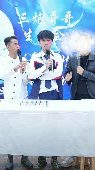 炮哥生日会,12 年首次办#四公子💯老头 #三炮团队 #好物推荐🔥 #牙刷 #软毛牙刷