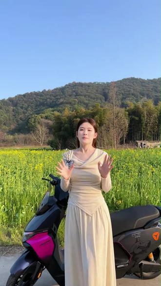 新一代白鲨二代来袭!全屏导航,100分贝大音响,边骑边听歌! #雅迪白鲨二代 #雅迪 #雅迪冠能 #冠能新品